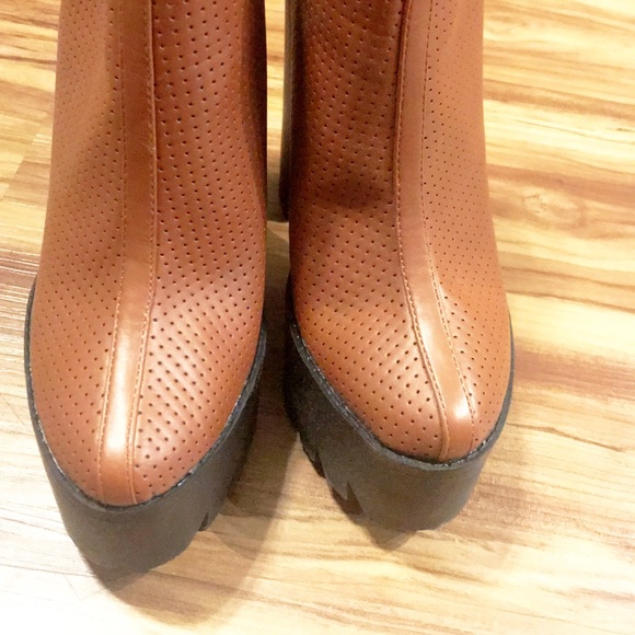 Heels - Picture 2 of 5